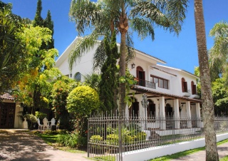 casa forma colonial mansion brazil street view of house